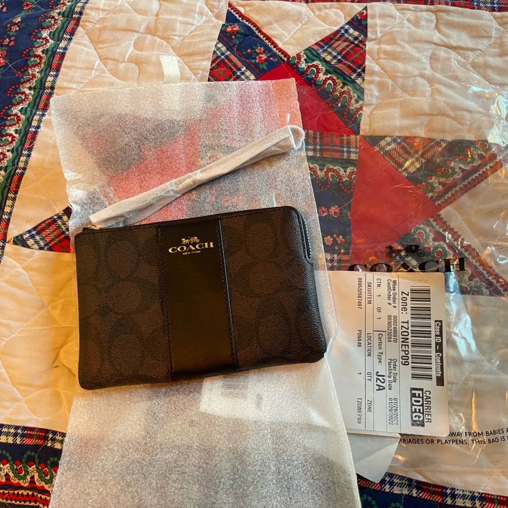 Coach wristlet never used only opened for pictures